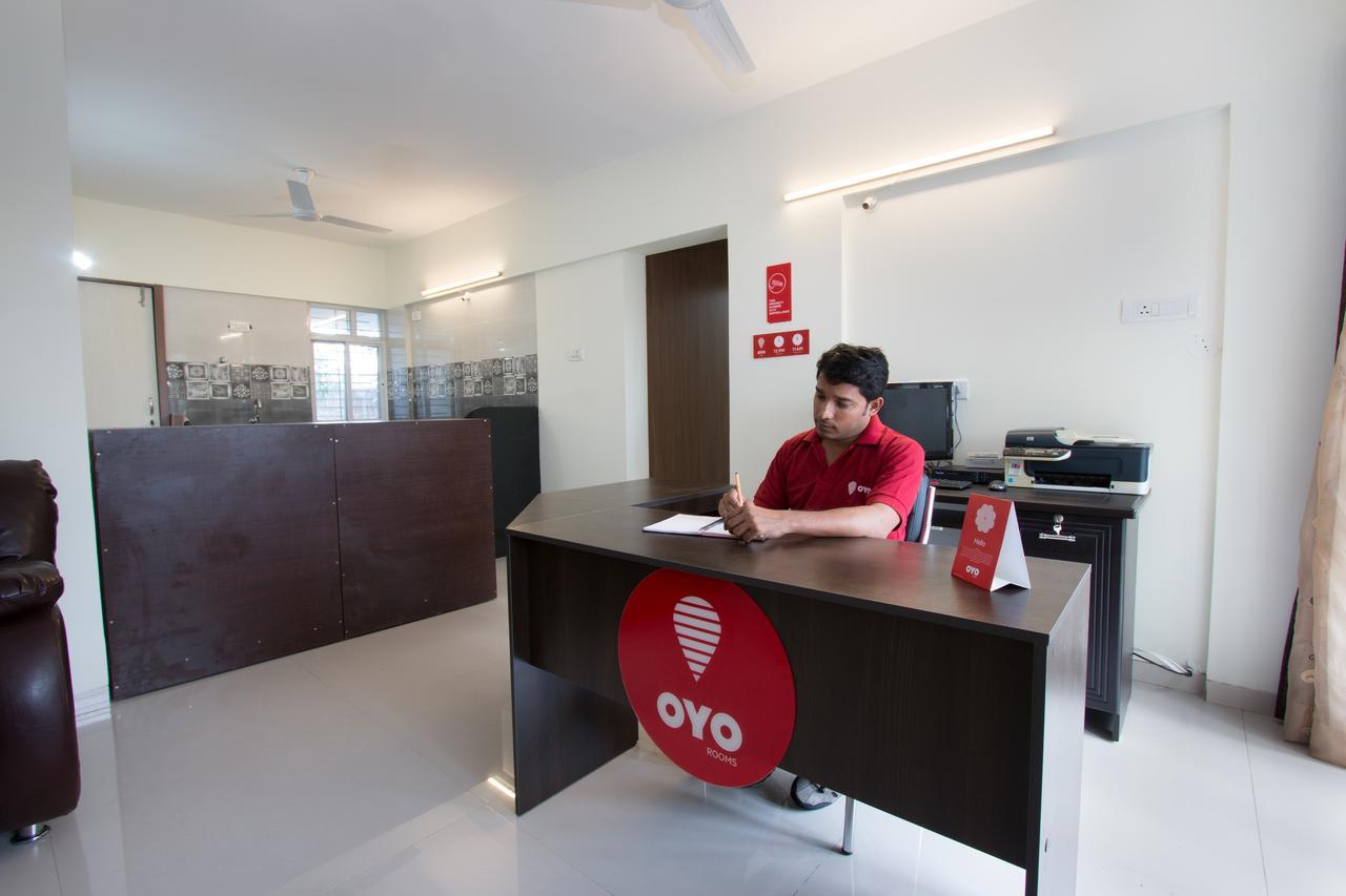 Готель Oyo 9052 Leisurely Abode Khadki Екстер'єр фото